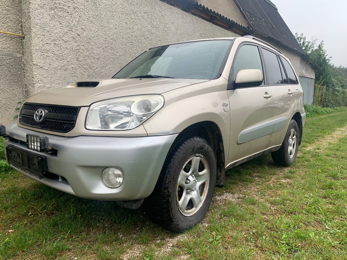 Predám zachovalú Toyota RAV 4 2,2 diesel rv2004 189tis.km.