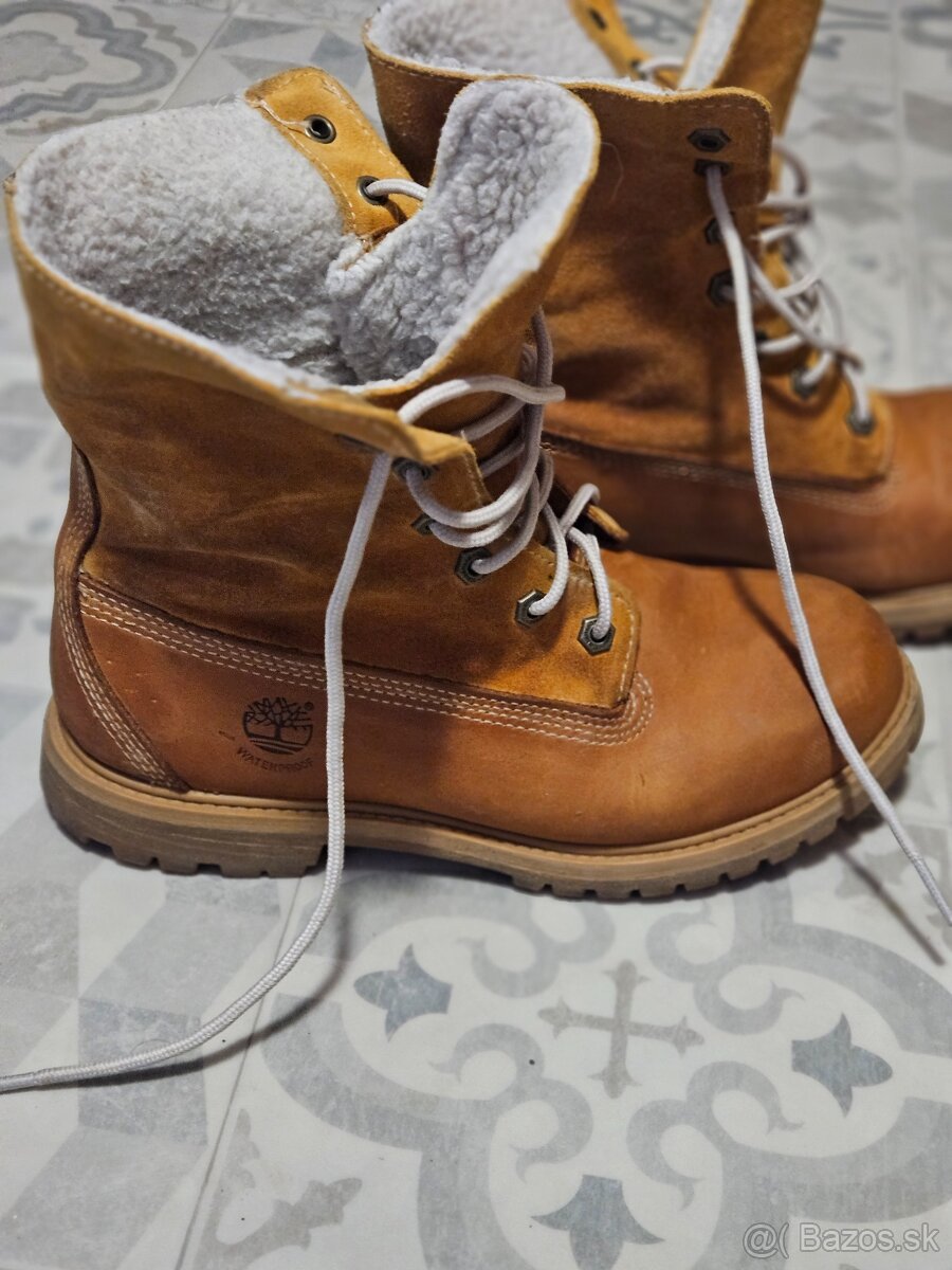 Kožené vyššie topanky Timberland 39 zateplene