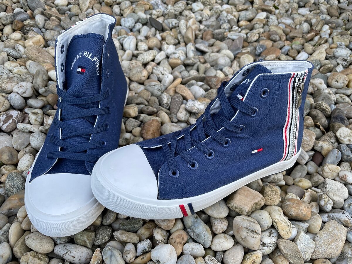 Tmavomodré Tommy Hilfiger tenisky