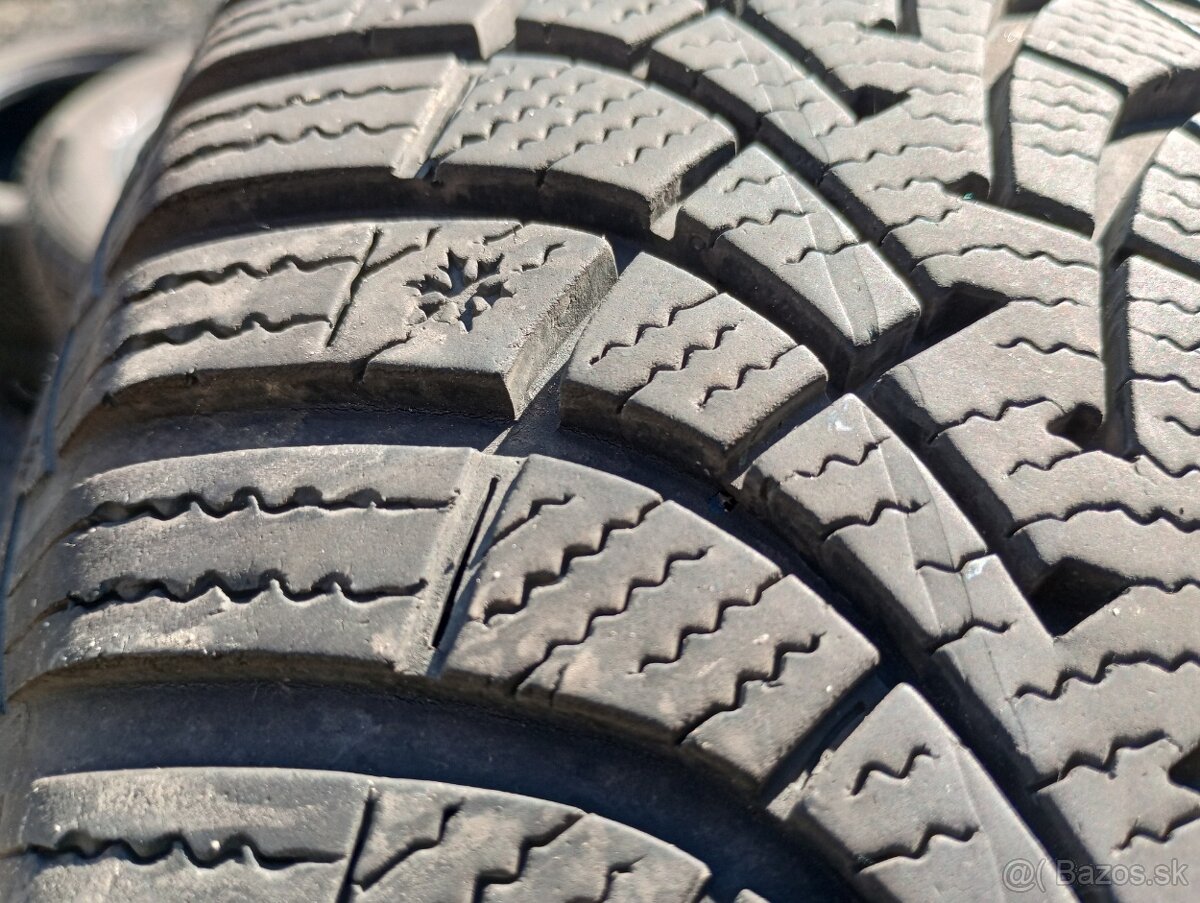 Predam 2ks pneu 195/65/r15 zimne 91T Goodyear