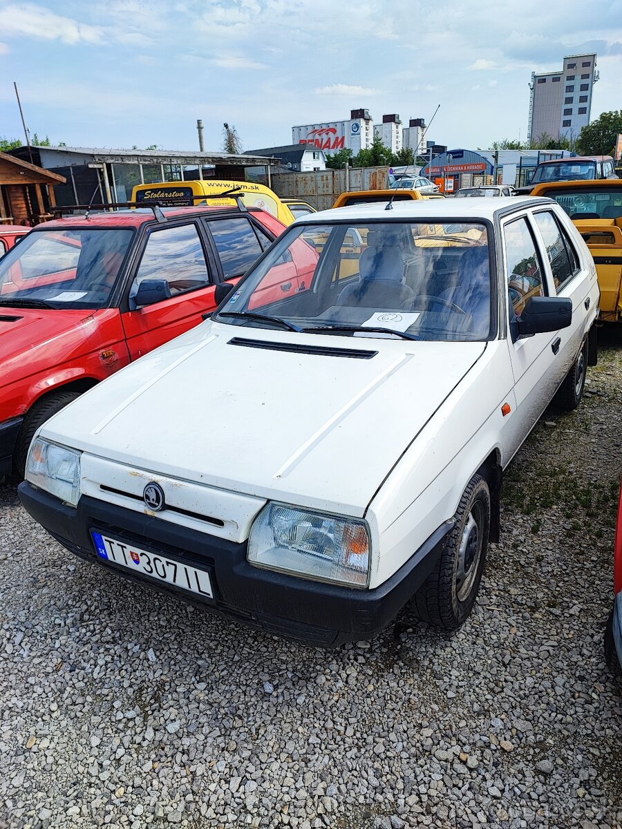 Skoda Favorit Xline s papiermi TP