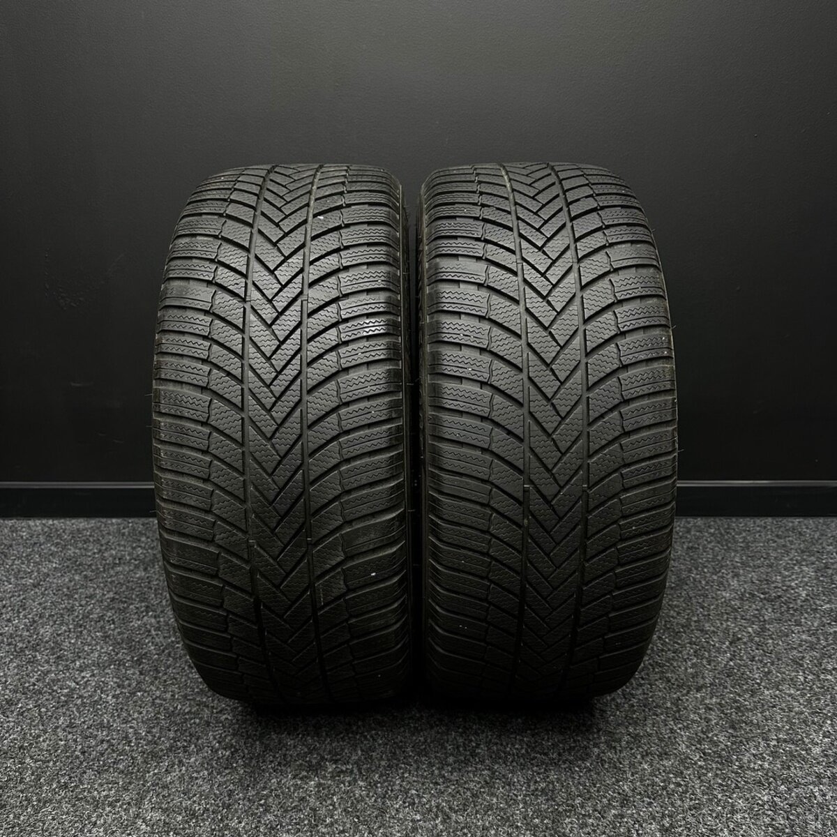 2ks pneu Bridgestone 245/45/18 100V