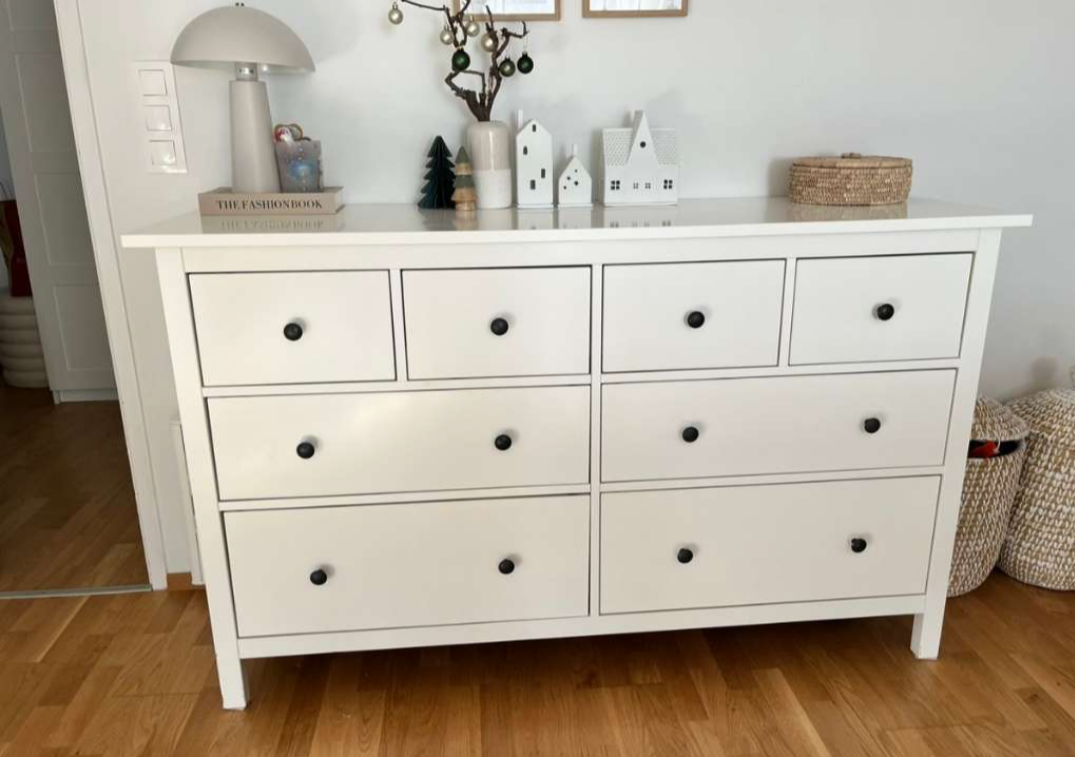 IKEA Hemnes komoda 8 zásuvkova/rezervácia/