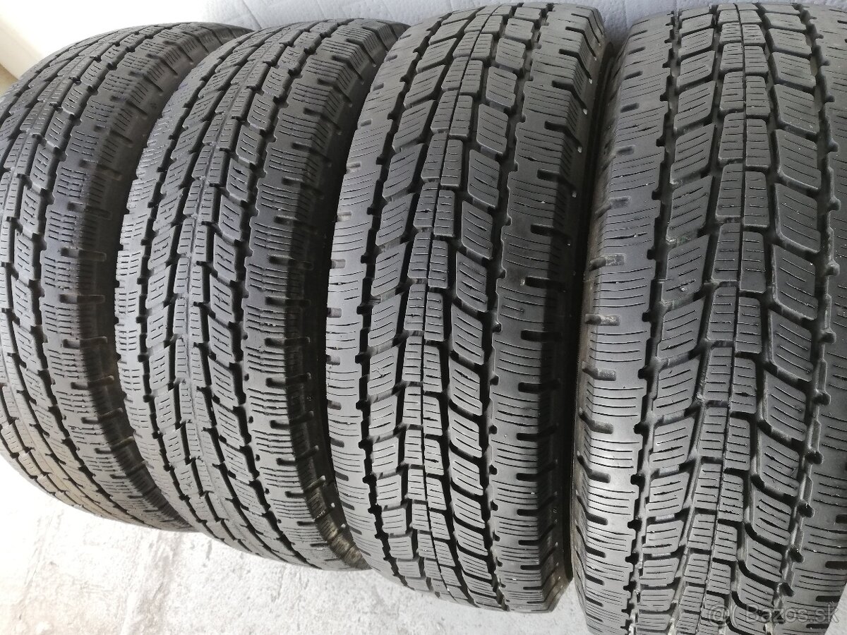 215/70 r15C celoročné pneumatiky na dodávku