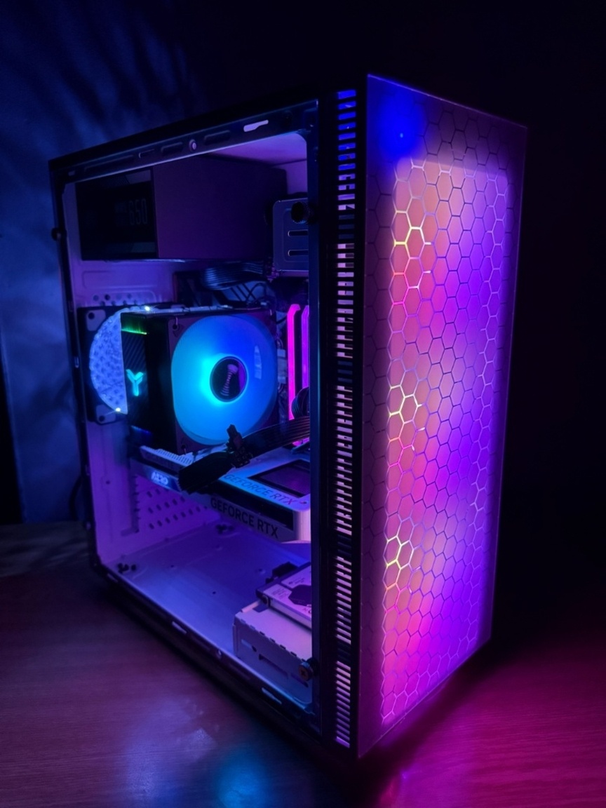 Herný počítač Ryzen 5 5600X 6x3,70GHz.RTX 4060 8GB.16gb ram