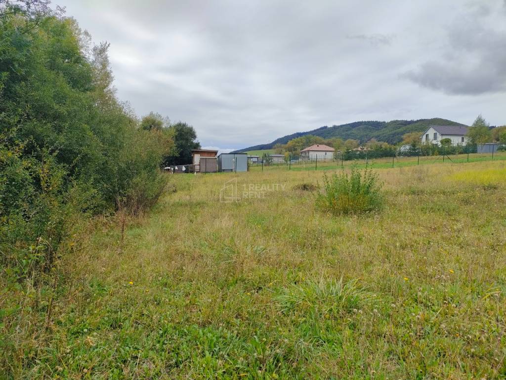 Predaj: Pozemok na stavbu RD v Zbyňove 1748m2 (992m2+756m2) 