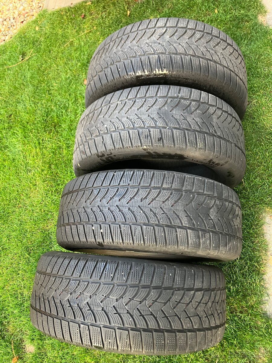 ~Zimne pneu Dunlop 235/55 R17