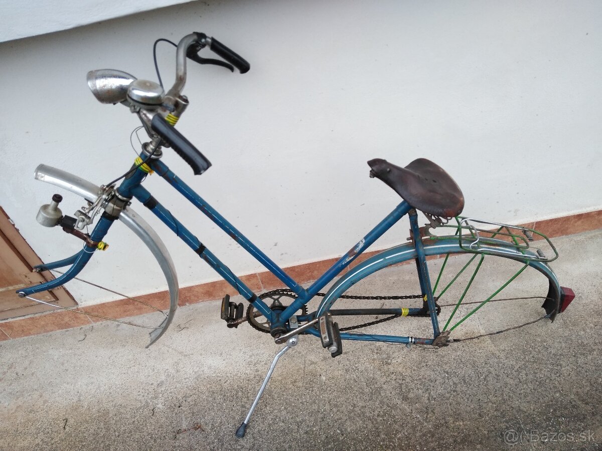 Retro rám bicykla a ostatné veci.