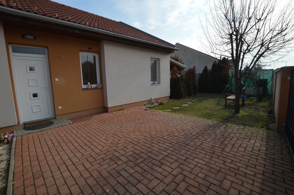 3izb RD, Rajka, novostavba, 3á pozemok, nízke náklady, všetk