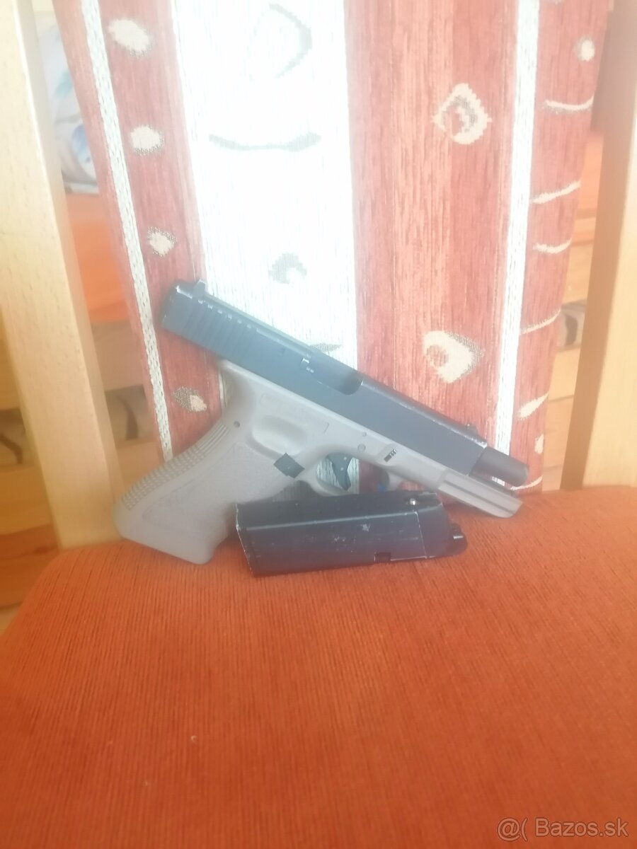 Airsoftova replika glog 17