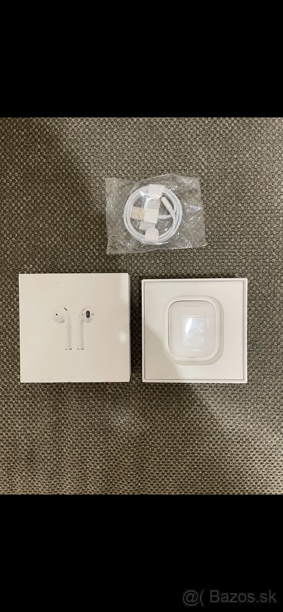 Apple AirPods (2. generácie) s Lightning nabíjacím puzdrom