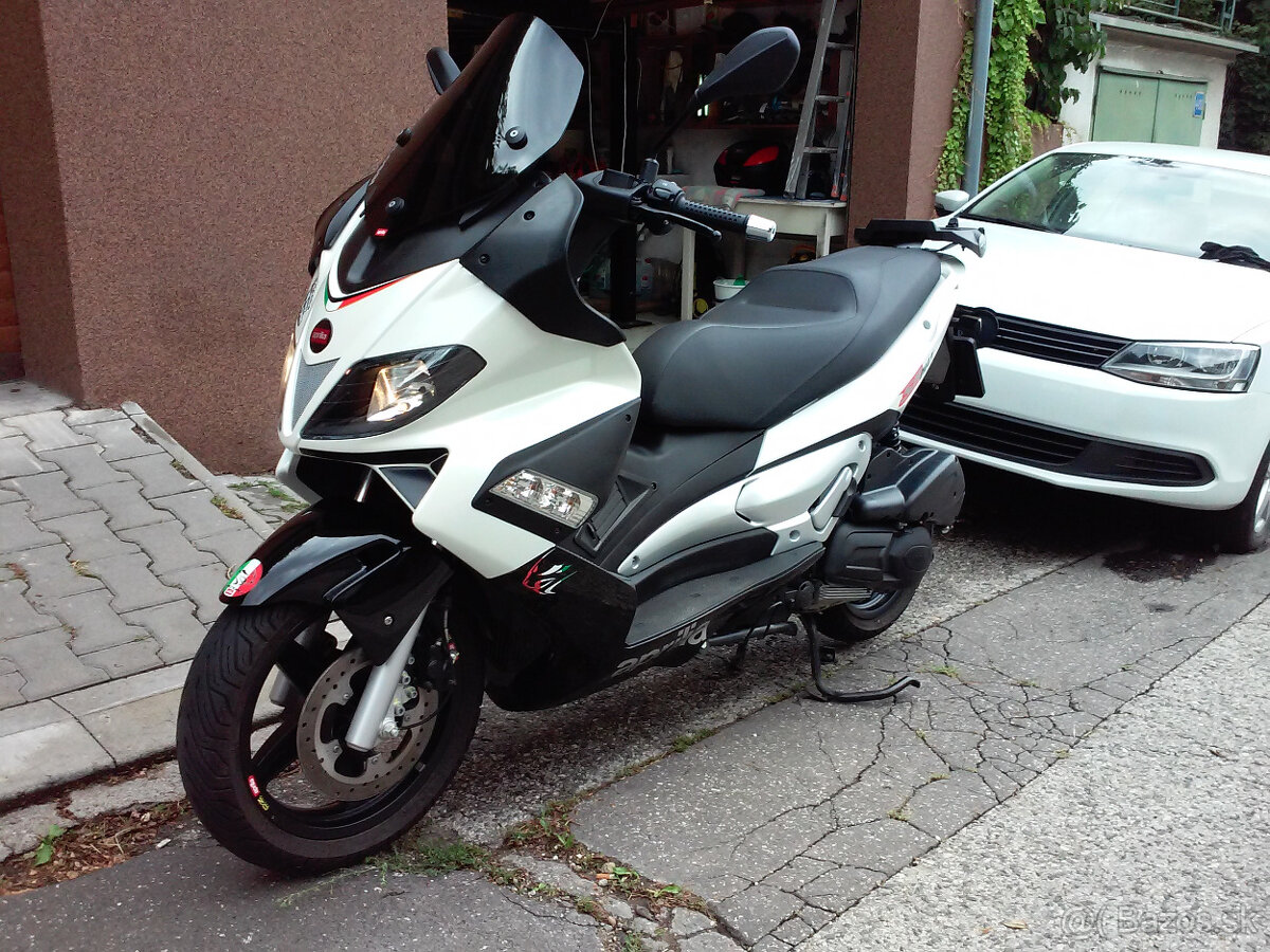 Kupim skuter Aprilia SR Max / Gilera Nexus na diely