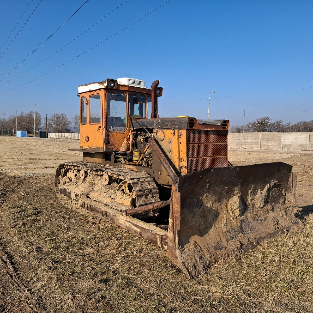 Buldozér T130 na predaj