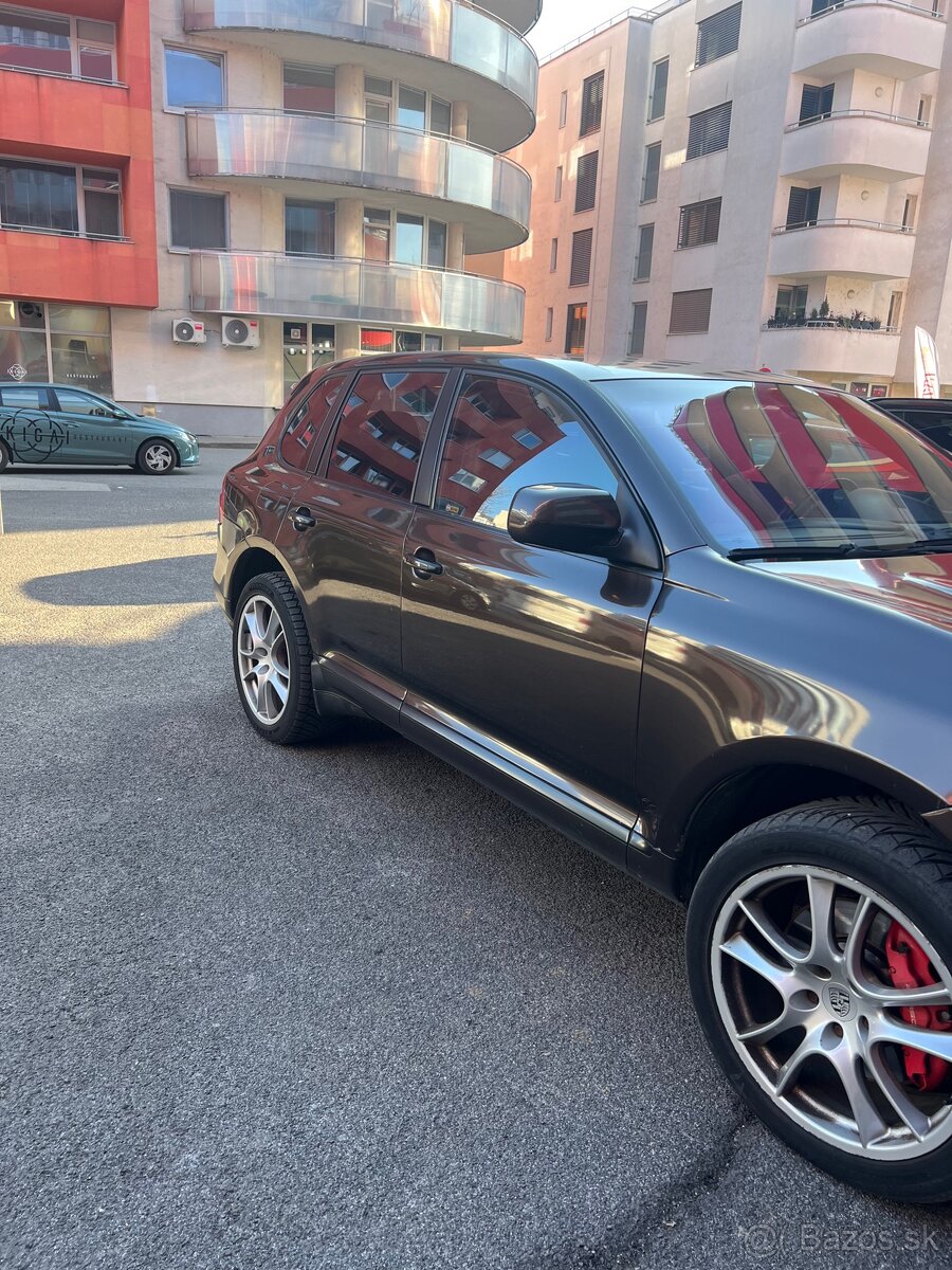 Predam porsche cayenne 4.8 benzin km ma 230000