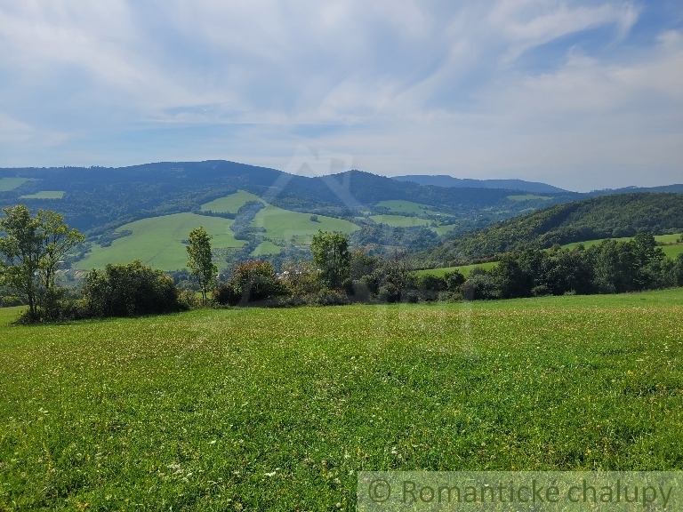 Rekreačný pozemok s krásnym výhľadom nad obcou Zubák