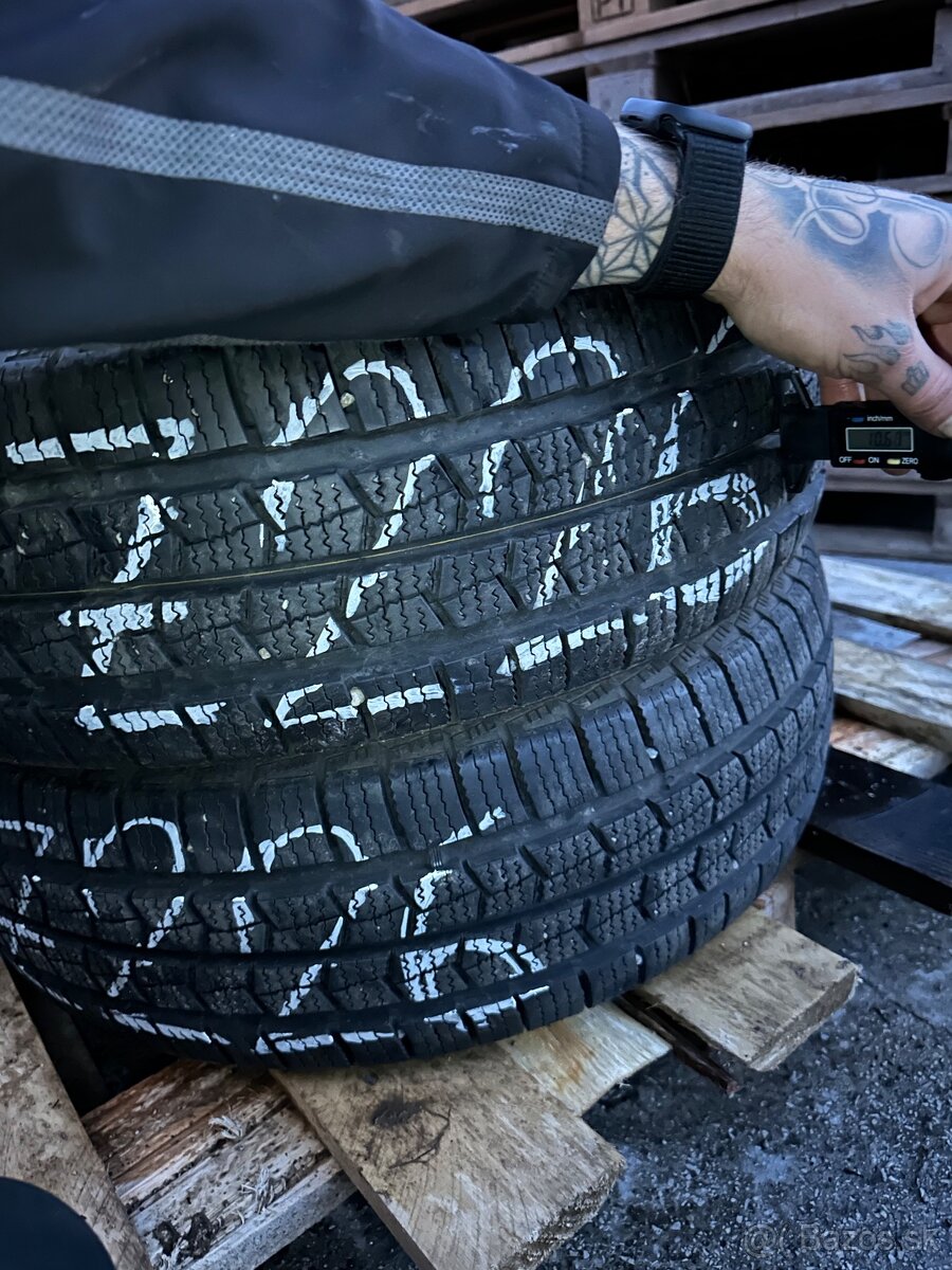 Z226 2ks zimné 215/70R15C 109/107R