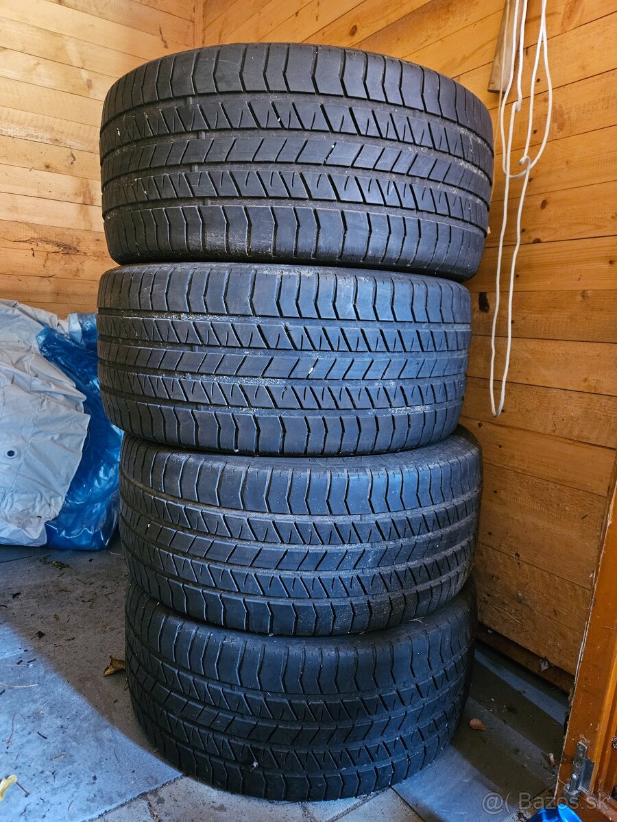 275/40 r20