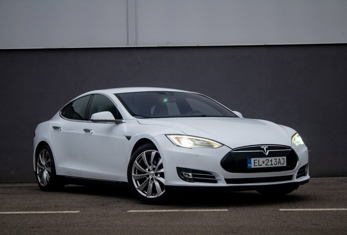 Tesla Model S 85D