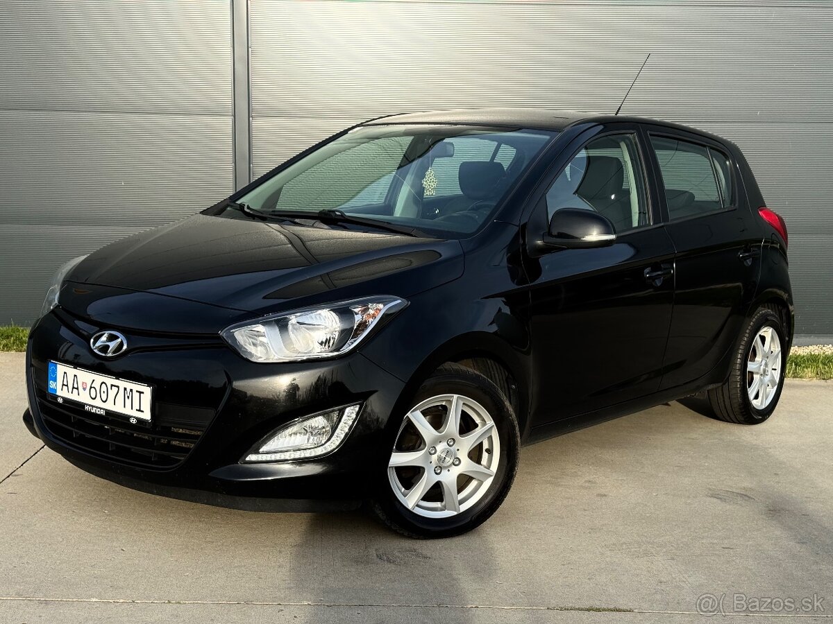 HYUNDAI i20 2013 benzín TOP