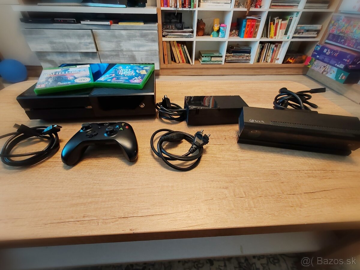 Xbox One 500GB, 1 ovládač, Kinect + Just Dance 2022