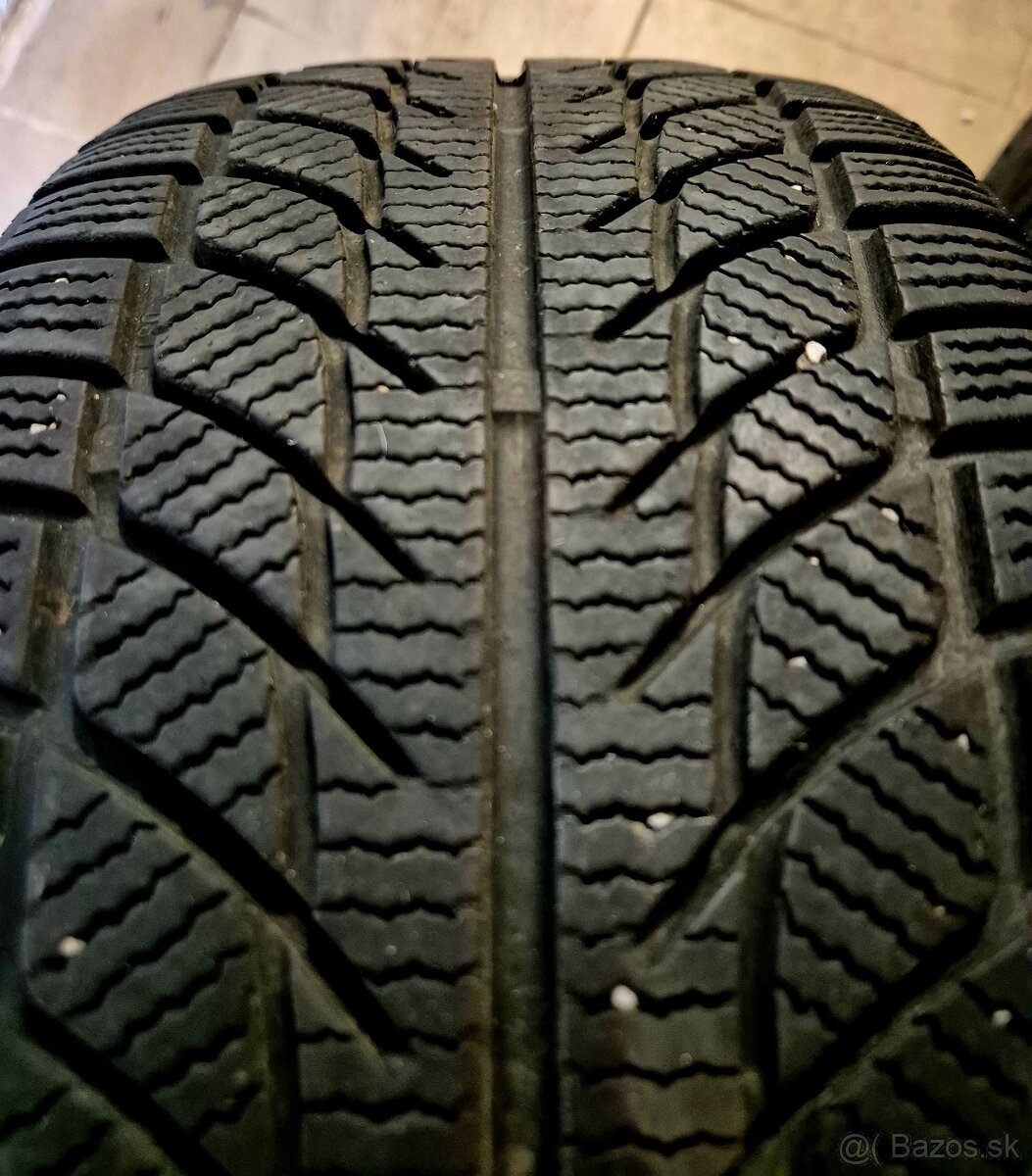 225/40 R18 92V Goodride SW608