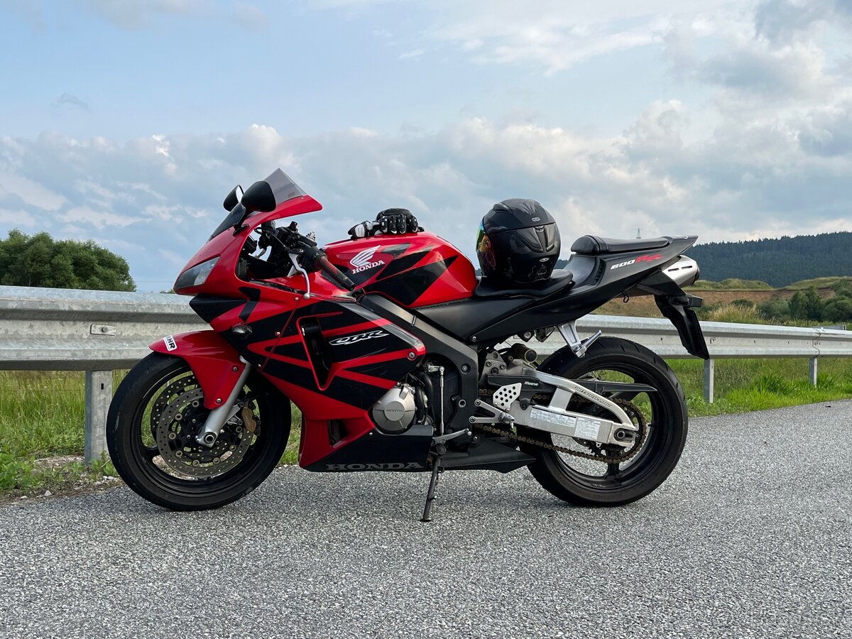 Rozpredam pripadne v celku cbr 600 rr