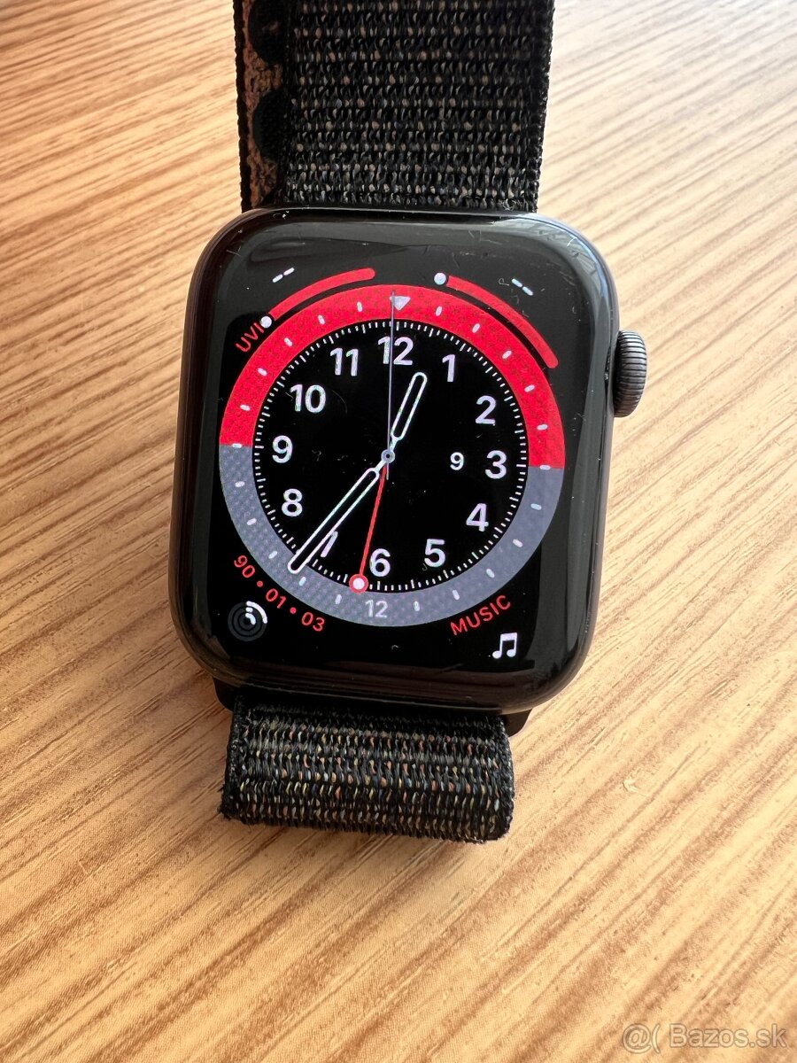 Apple Watch Series 6 44mm cierne