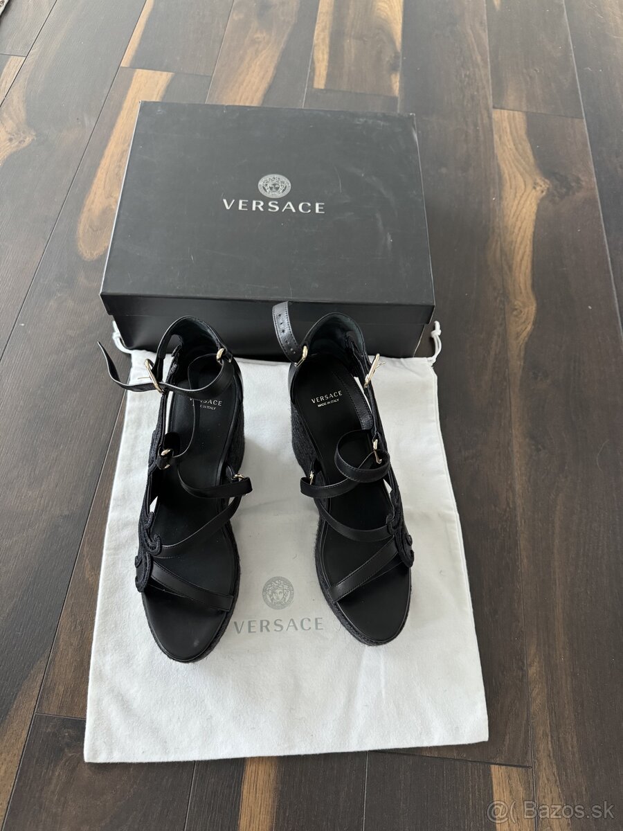 Predám dámske elegantne topánky Versace 39