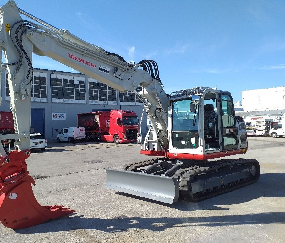 TAKEUCHI TB2150R- 2x lámaný výložník