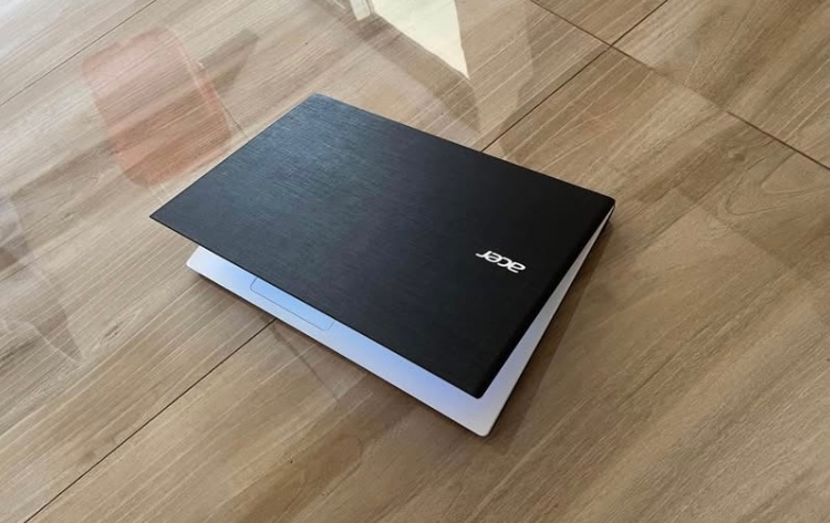 Predam notebook acer (čitaj popis)