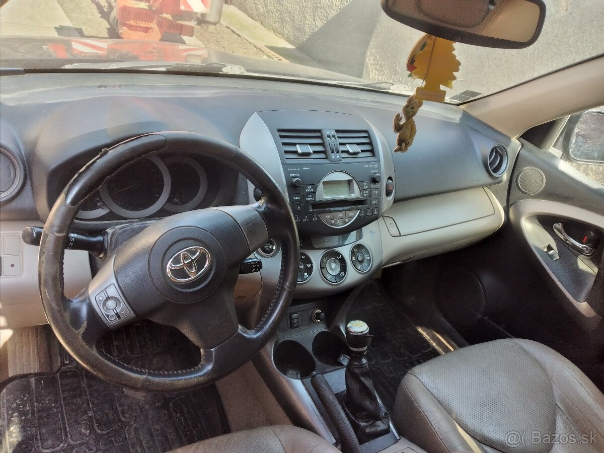 Predám toyota rav4