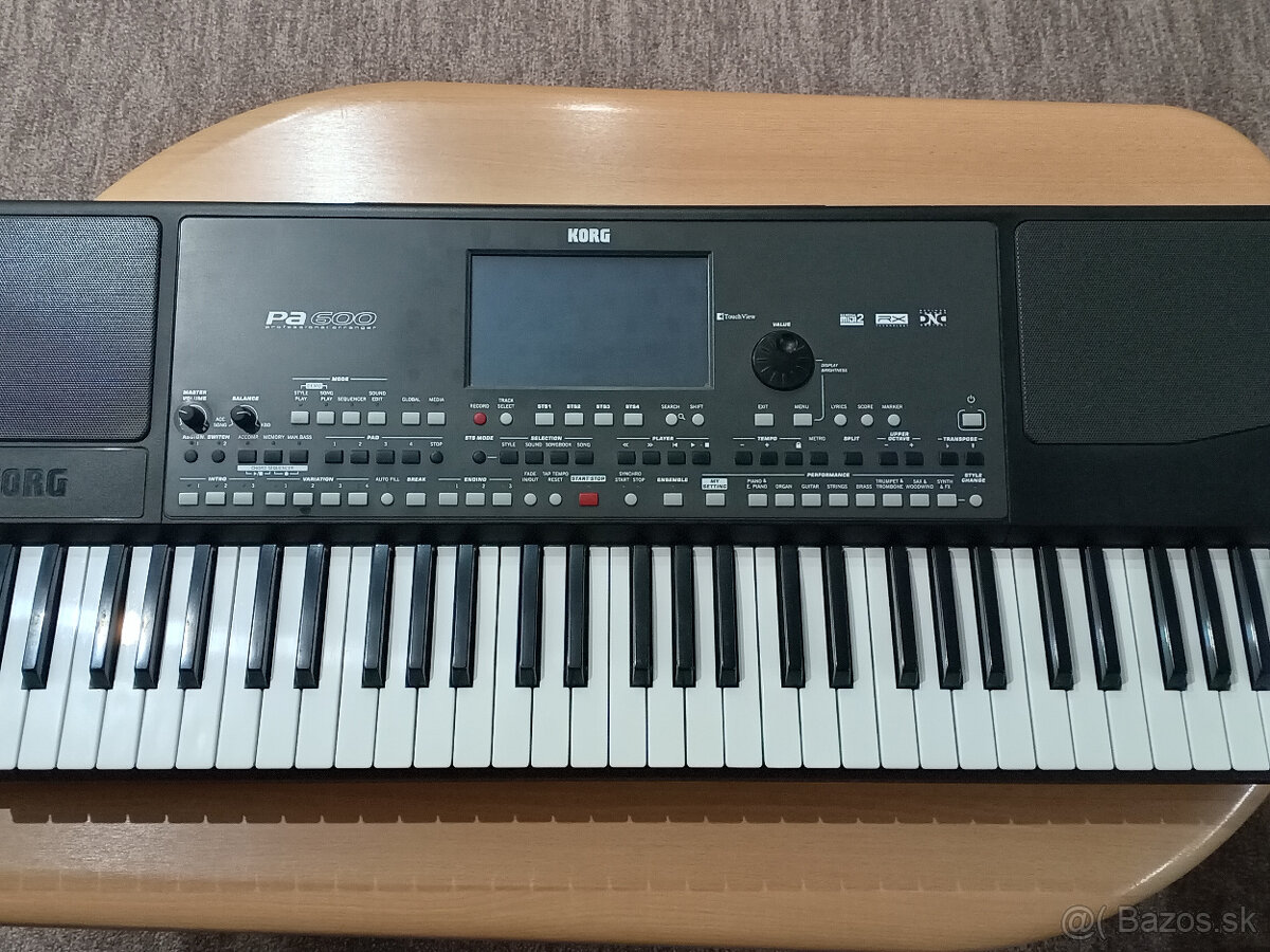 KORG PA 600