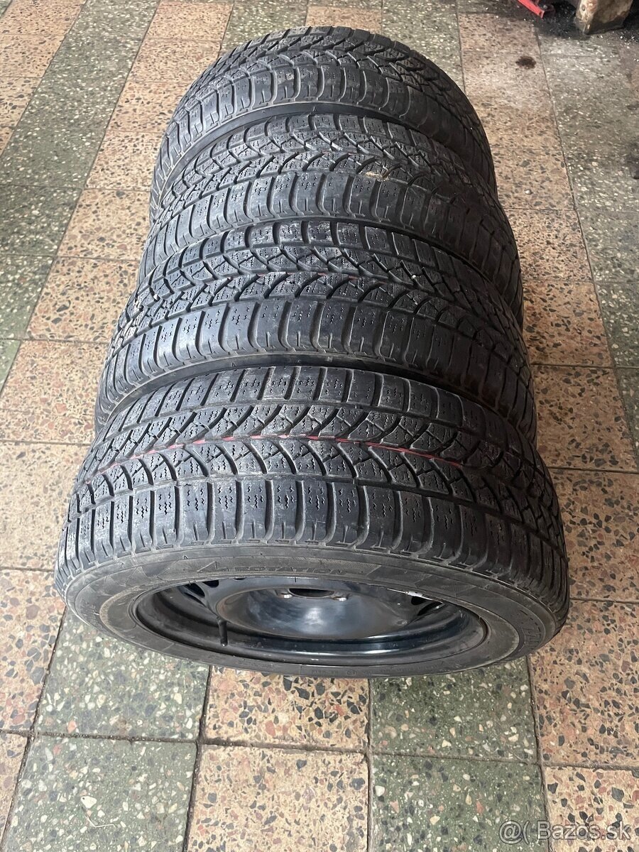 Predam pneumatiky 215/60 r16 na plechovich diskoch na FORDA