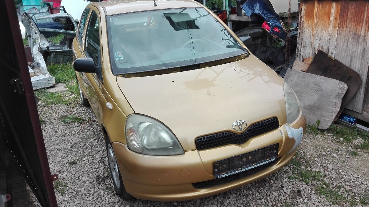 Predám dvere sklo Zámok Kufor Zrkadlo Yaris 98-05 1.0 vvti