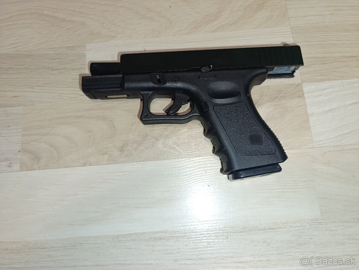 Airsoft Glock 19 + výbava