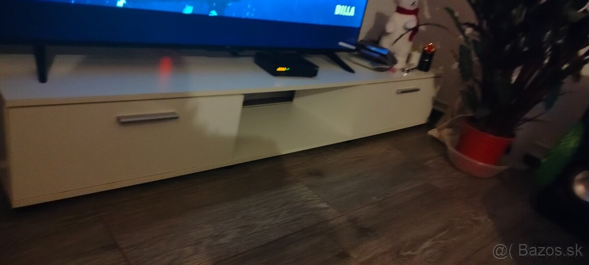 Tv stolík