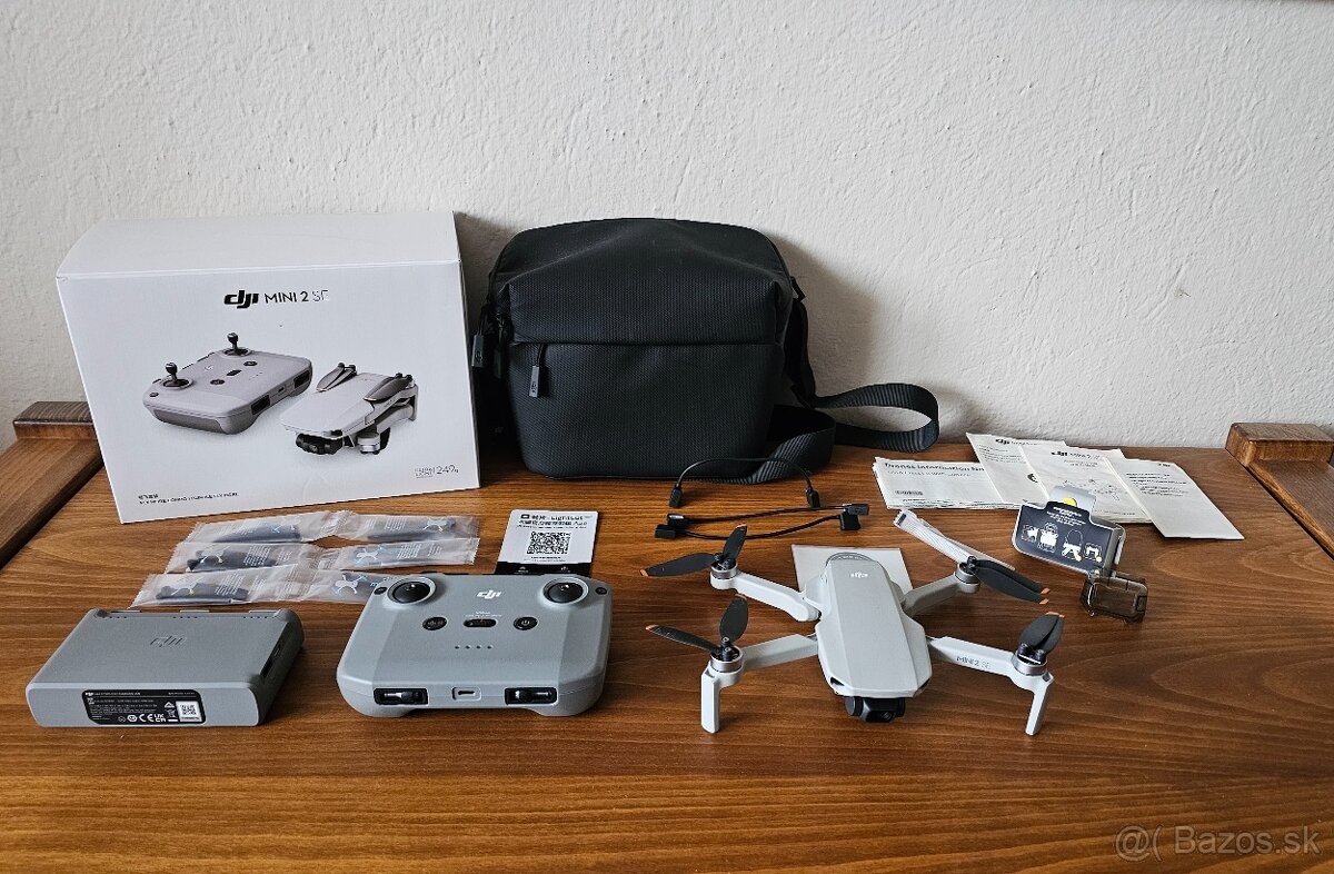 DJI Mini 2 SE Fly More Combo