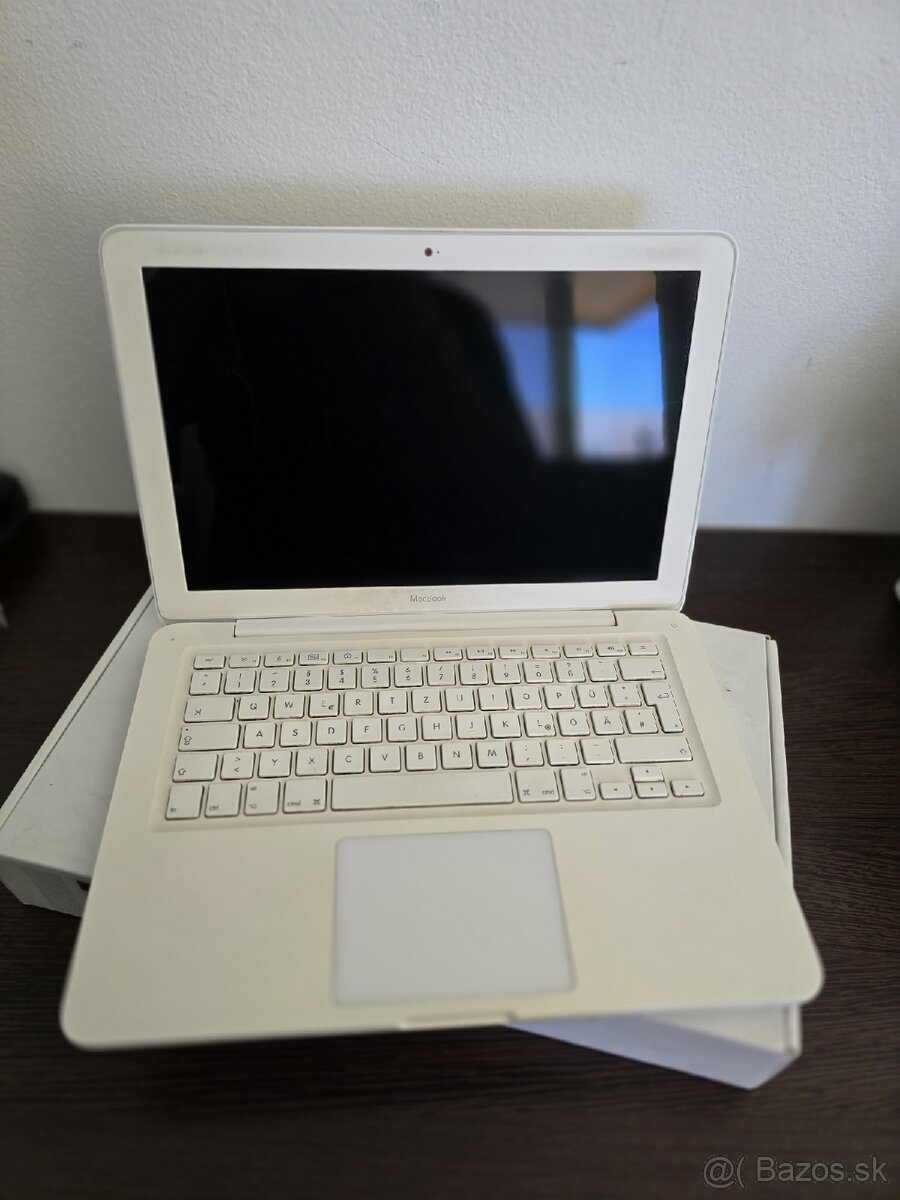 Apple MacBook A1342 Late 2009