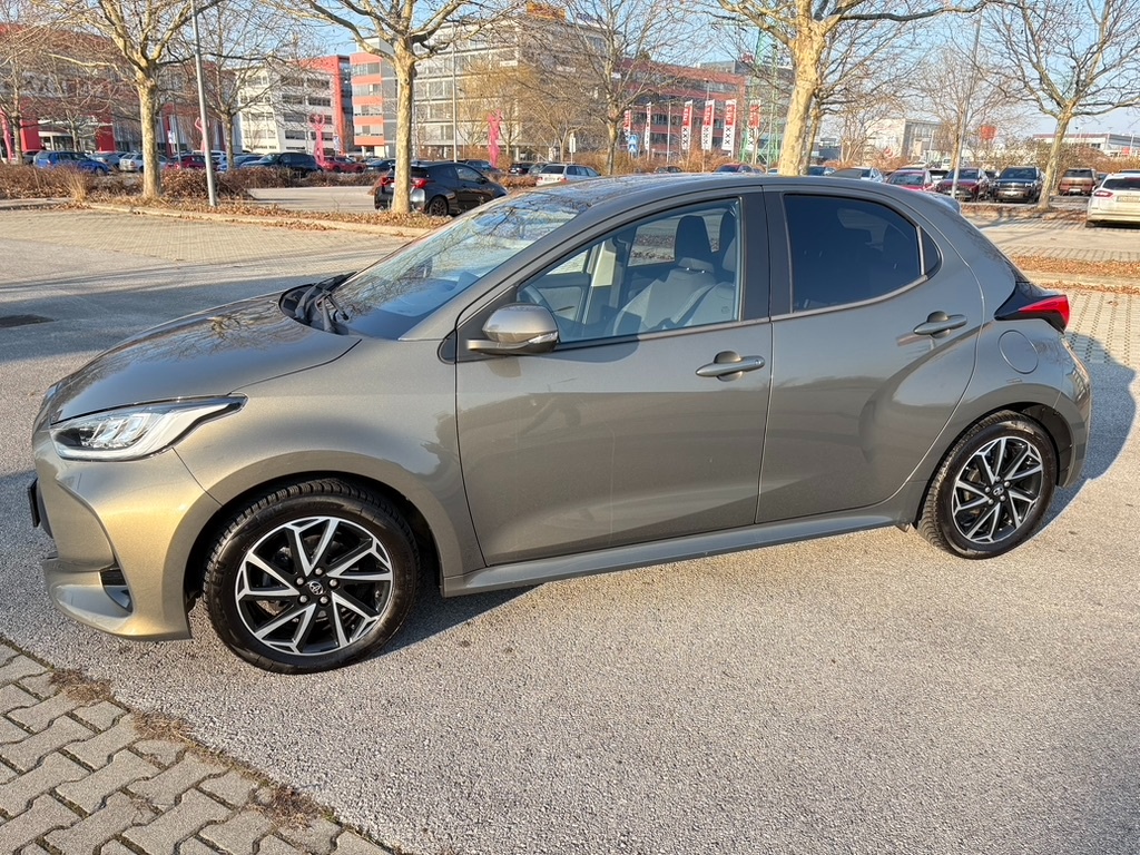 Toyota Yaris 1.5 2021 - 1 majtel