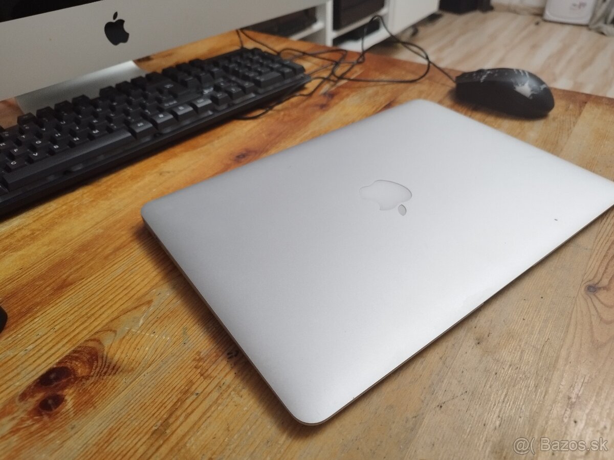 Apple MackbookAir 13" i5  4Gb ram Sonoma