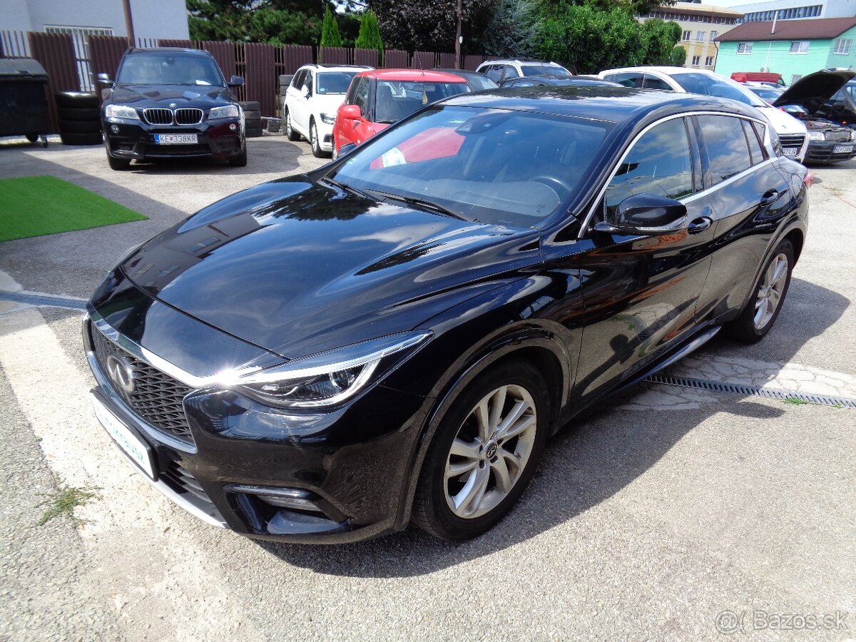 Infiniti   Q30 1.5