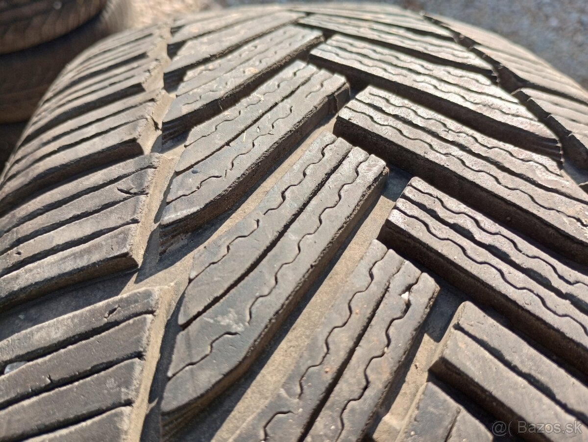 Predam 2ks pneu 225/55/r17 zimne 97H  Michelin