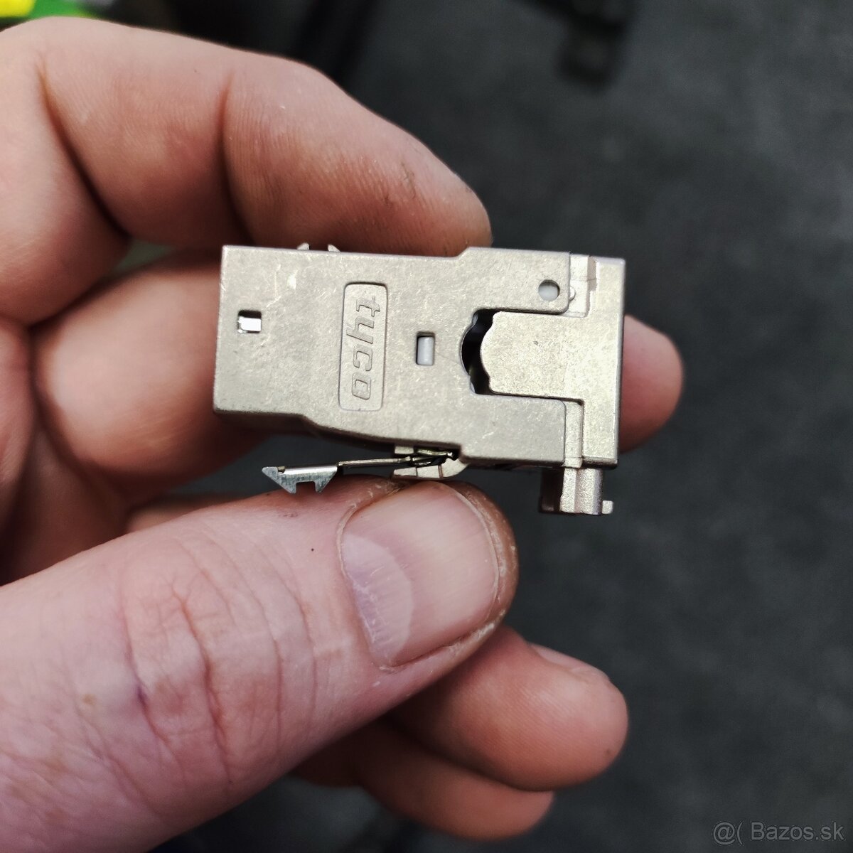 10G samorezný tienený keystone CAT6A STP RJ45