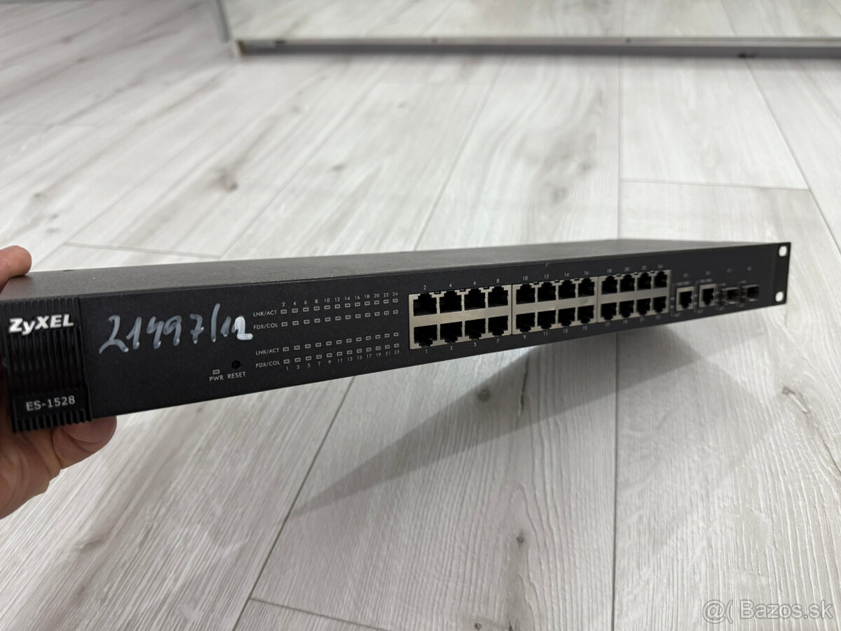 ZyXEL ES-1528 - switch (24x10/100,2xGbit RJ45,2xSFP)