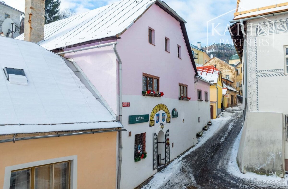 V centre Banskej Štiavnice veľký rodinný dom s parkovaním