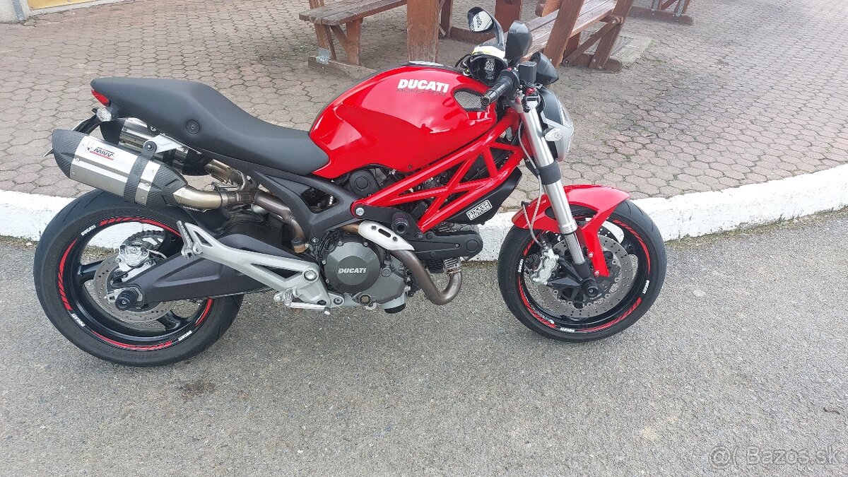 Ducati Monster 696