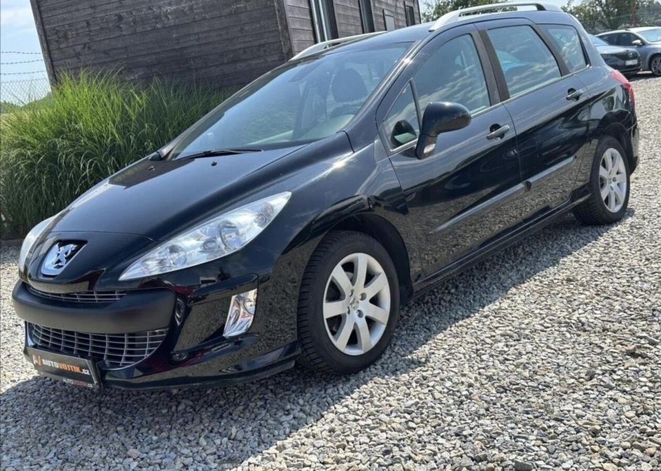 Peugeot 308 1,6 SW 16V 7MÍST,PANORAMA benzín manuál 88 kw