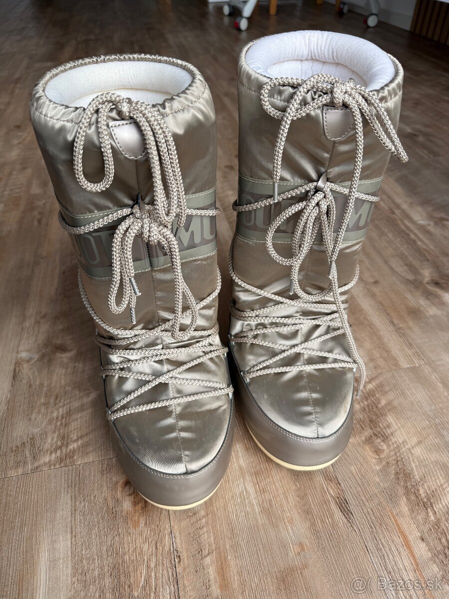 Snehule moon boot