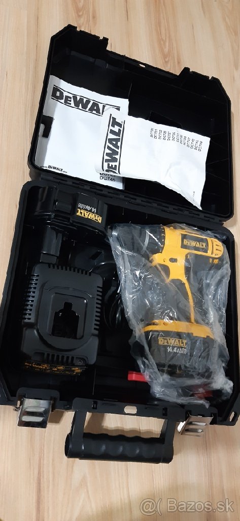 Príklepová vŕtačka/skrutkovač DEWALT DC731KA