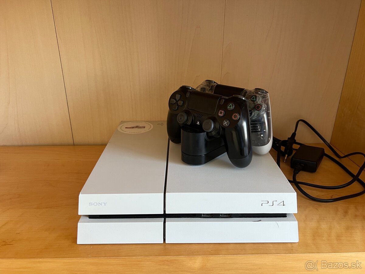 Predám PS4 500GB White + 2 x Controller + ucet so 100 hrami